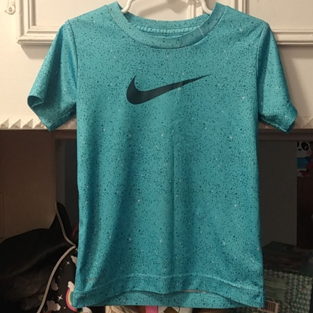 Boys Nike shirt dri fit